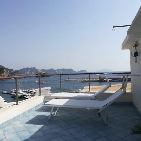 La Mansarda Sul Porto Appartement Ponza